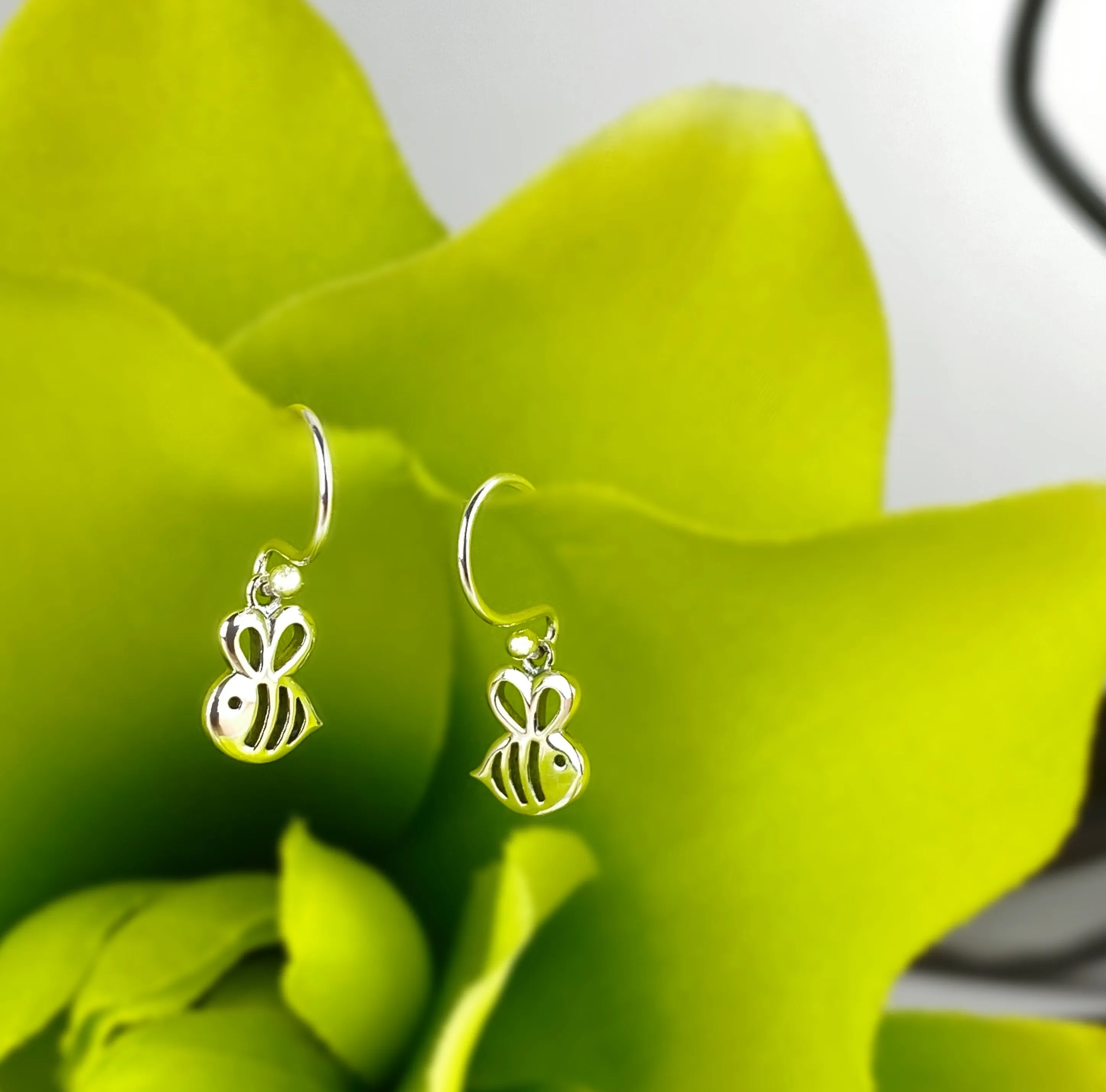 Little Bee Drop Earrings - VE568