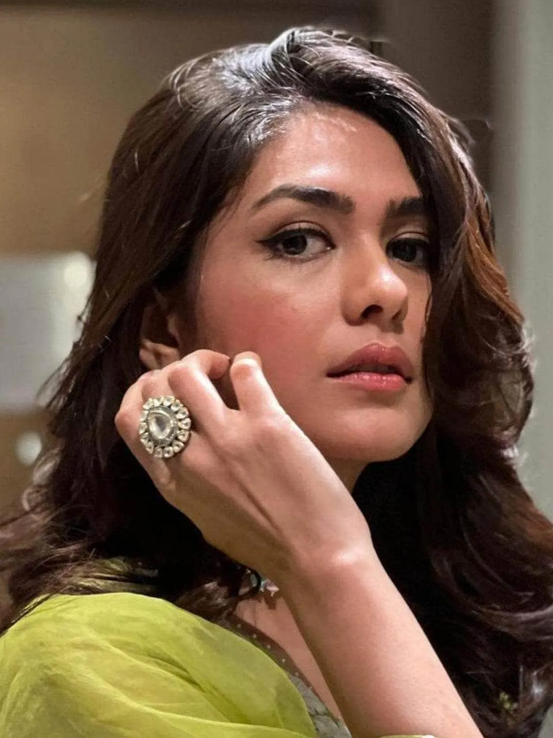 Mrunal Thakur In Kundan Oval Kundan Ring