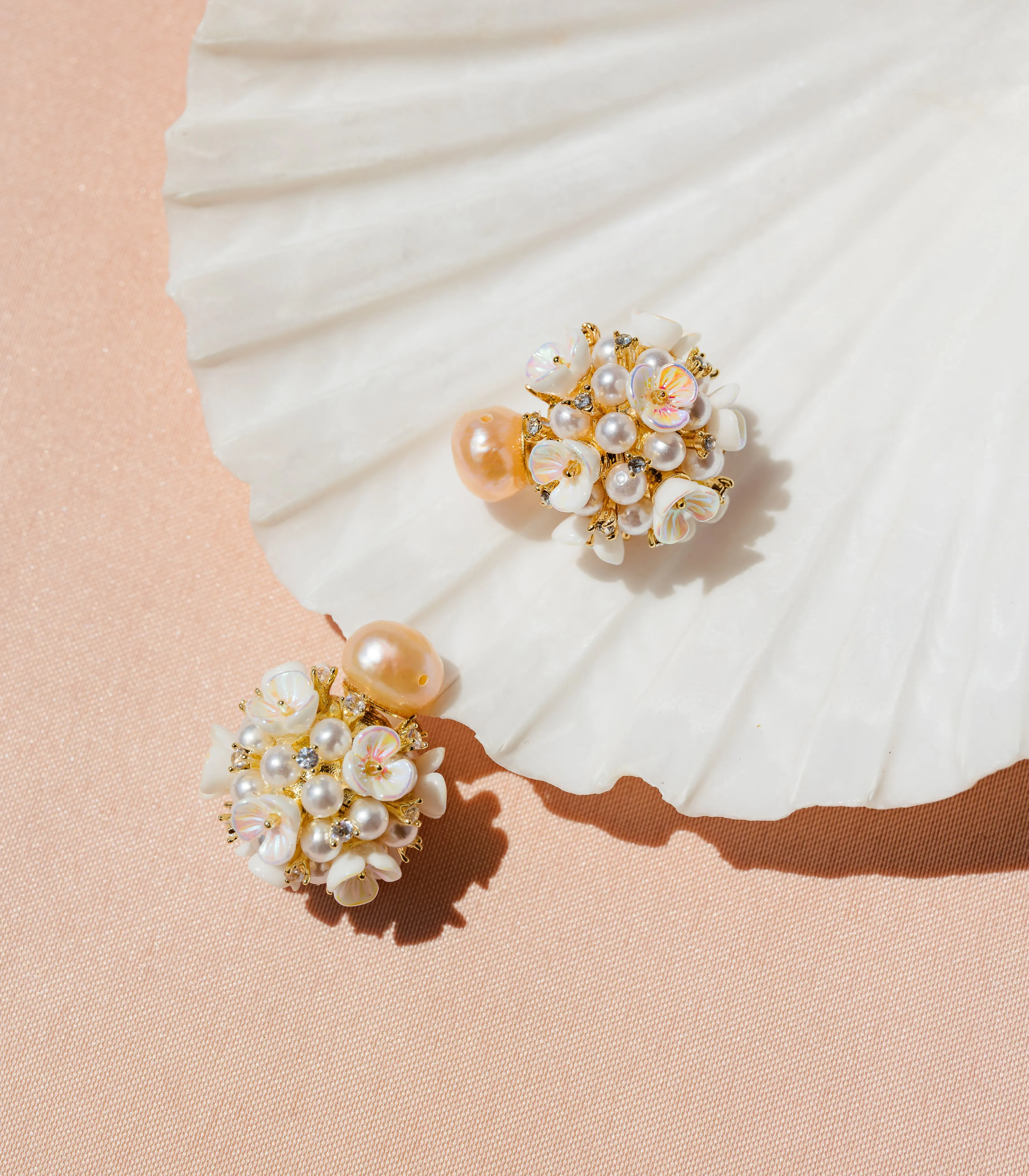 Peonia Petal Pearl Studs