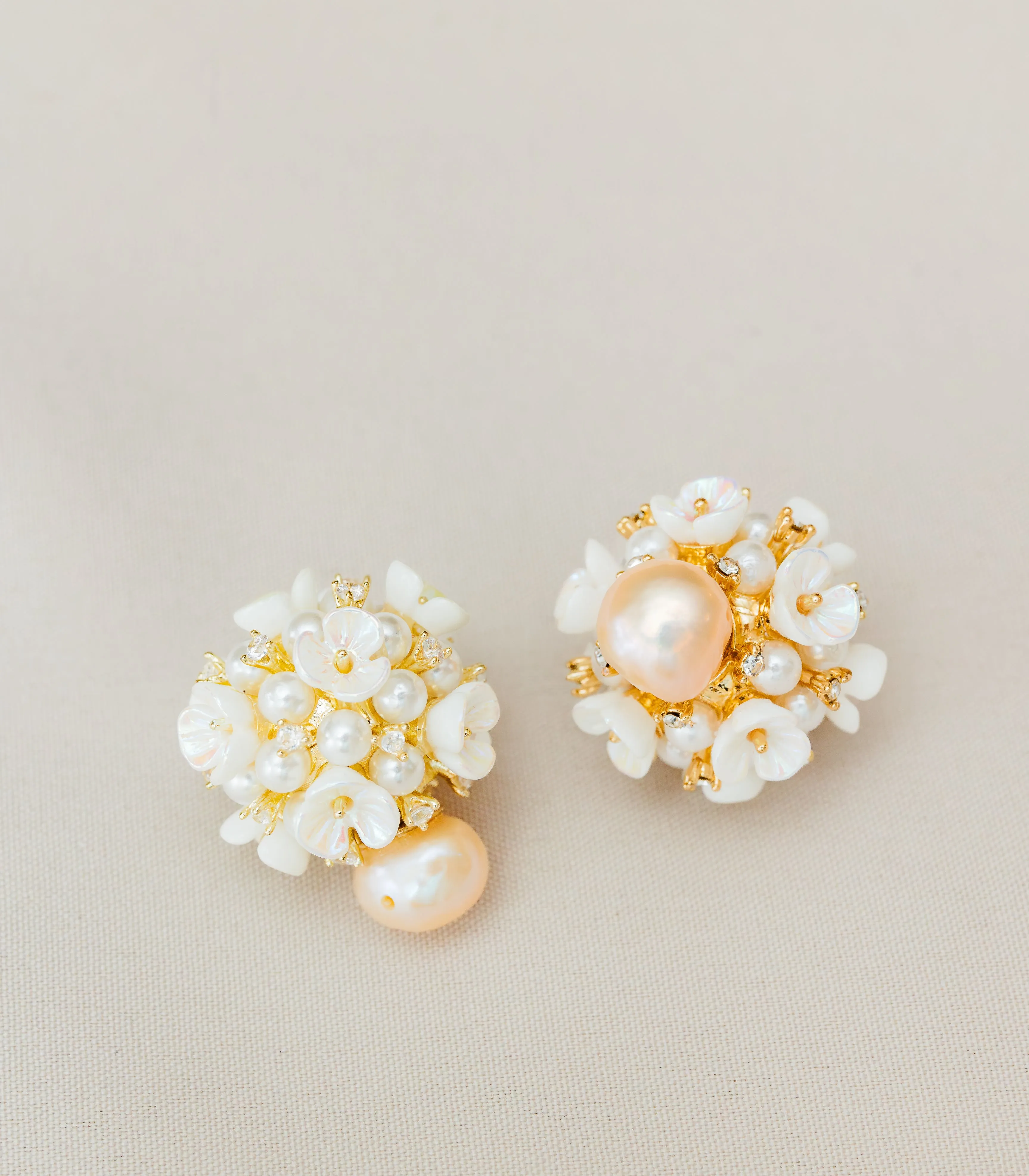 Peonia Petal Pearl Studs