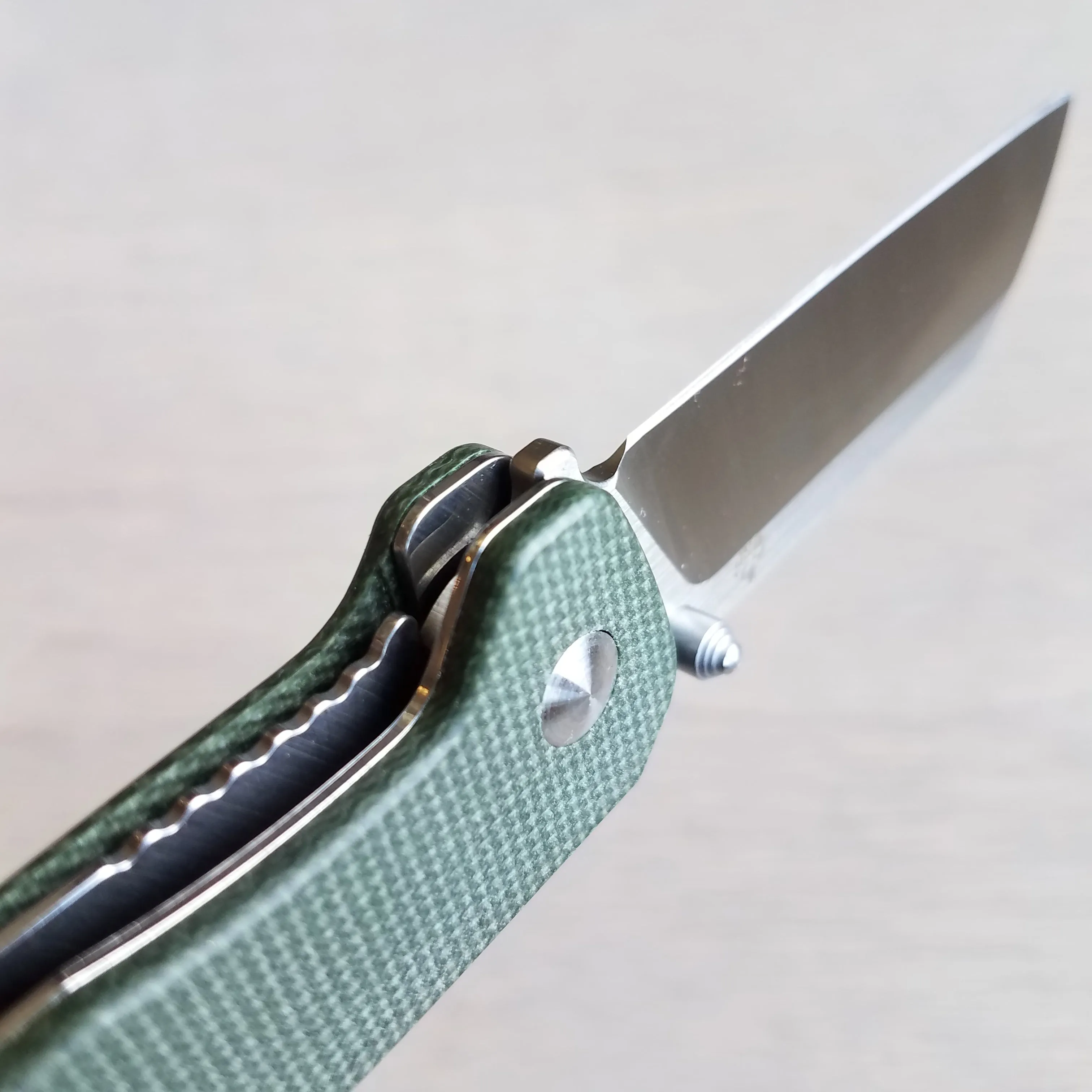 QSP Penguin D2 Olive Green Linen Micarta