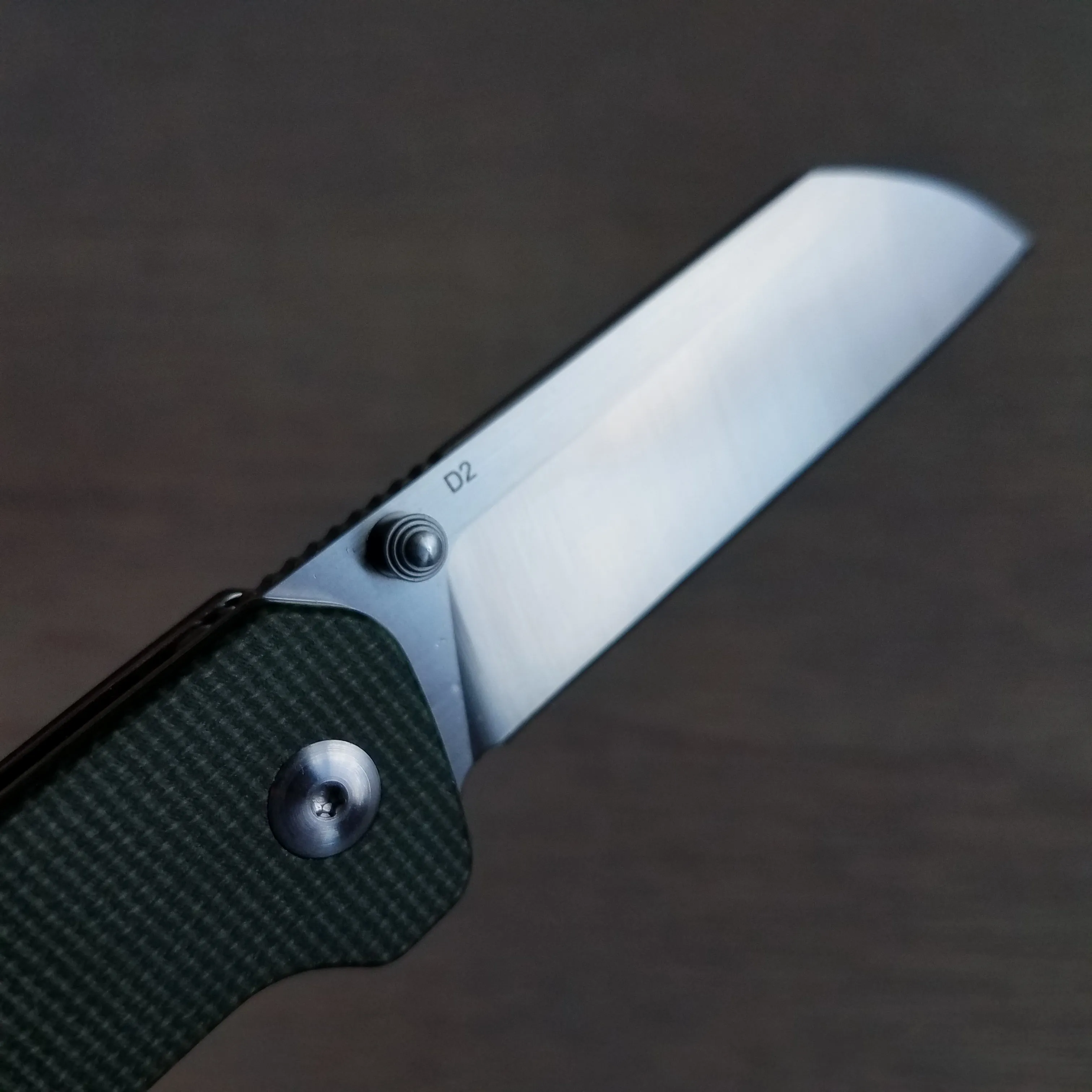 QSP Penguin D2 Olive Green Linen Micarta