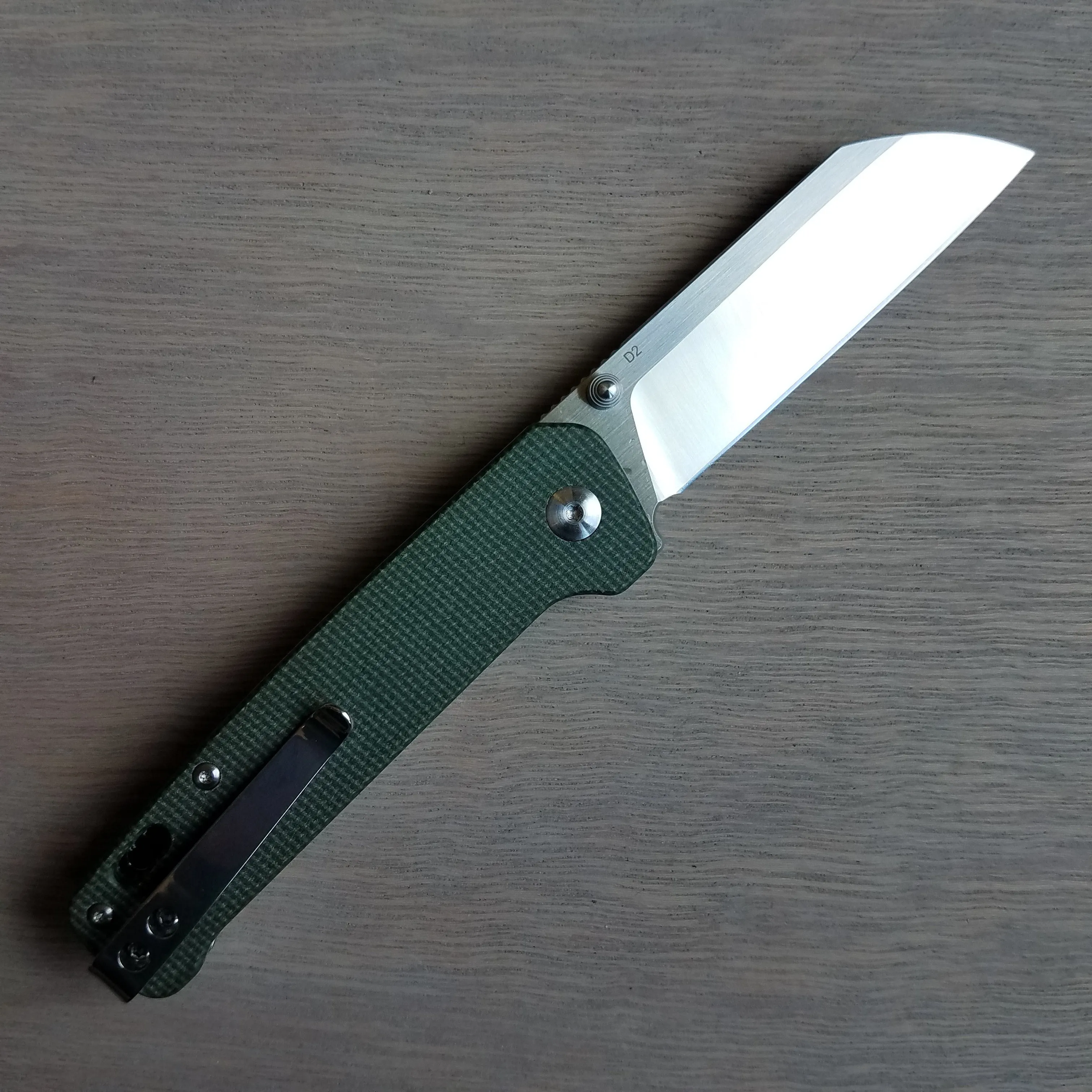 QSP Penguin D2 Olive Green Linen Micarta